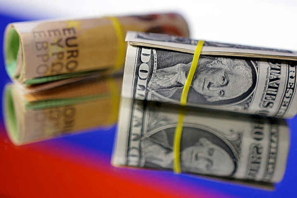 Billions in dollar and euro notes reach Russia despite sanctions